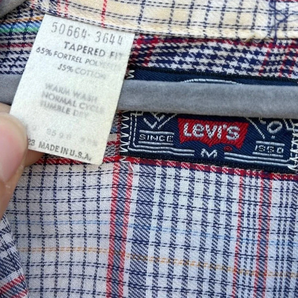 Vintage Levi's Button Down Men's Shirt, Button Pockets, Tapered Fit Sz‎ M